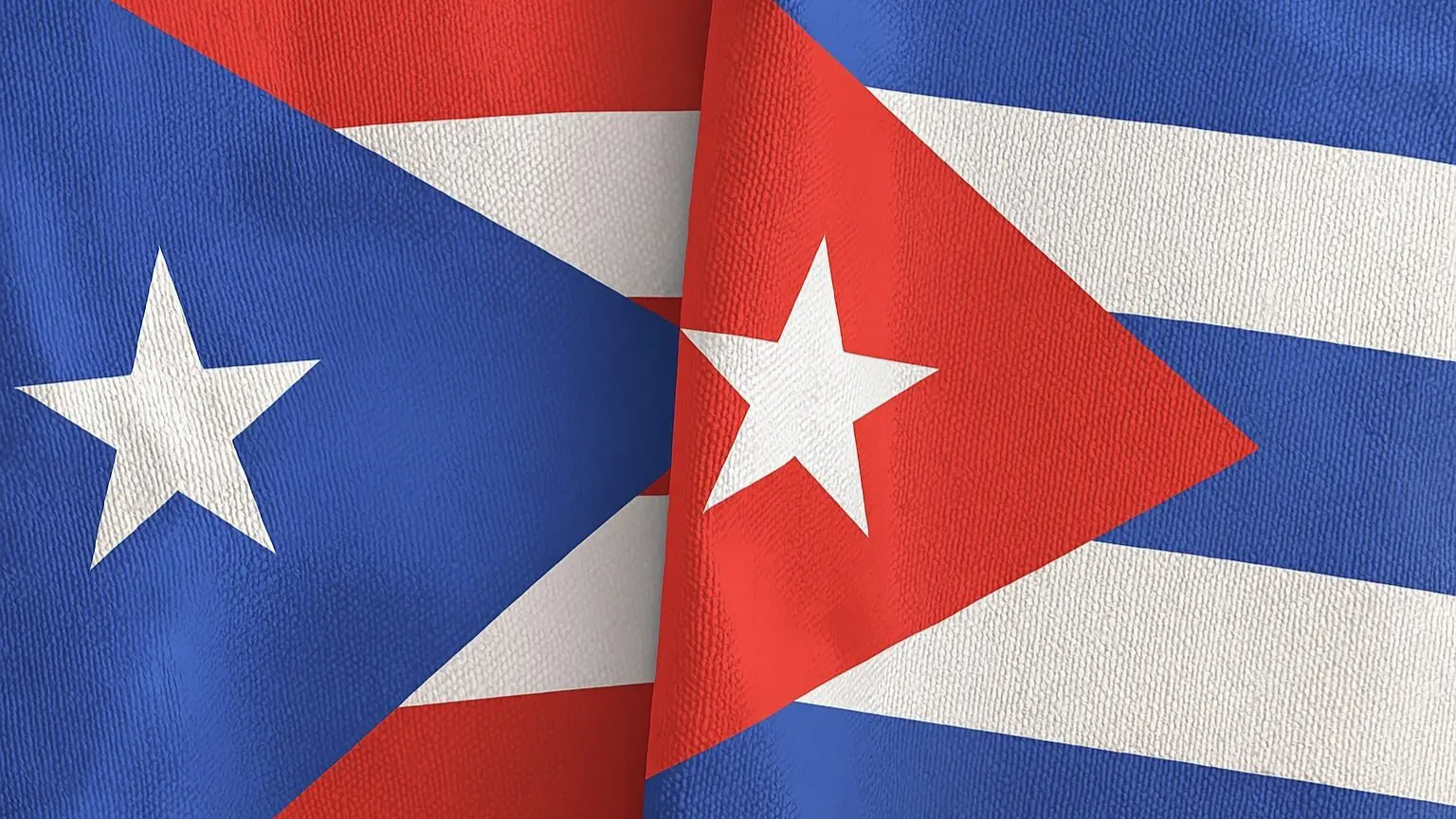 Comparación visual de las banderas de Puerto Rico y Cuba lado a lado, mostrando sus colores rojo, blanco y azul con la estrella blanca en el triángulo.