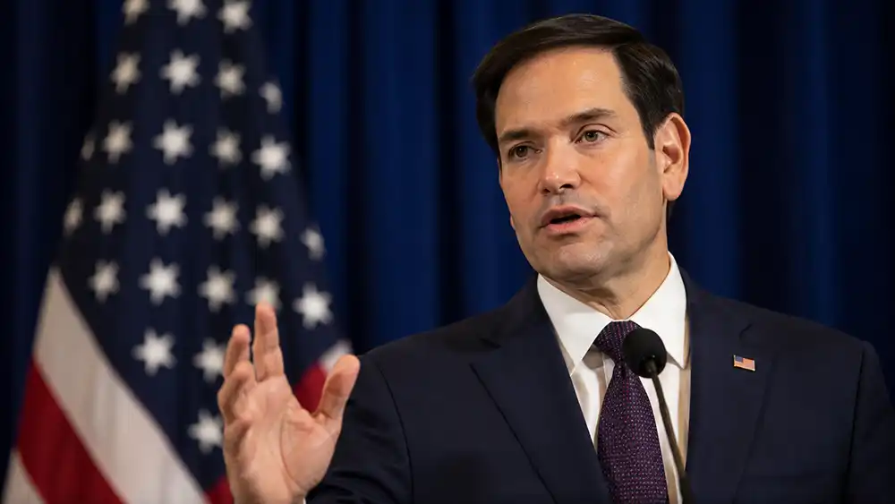 Marco Rubio en un escenario oficial hablando sobre Cuba, GAESA y la ayuda humanitaria de Estados Unidos